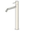 Rubinetto inox levante alto : élégance et résistance pour un bain de classe. Optez pour des matériaux de qualité et un design moderne, parfait pour les espaces privés et professionnels. Investissez dans un produit haut de gamme qui dure.